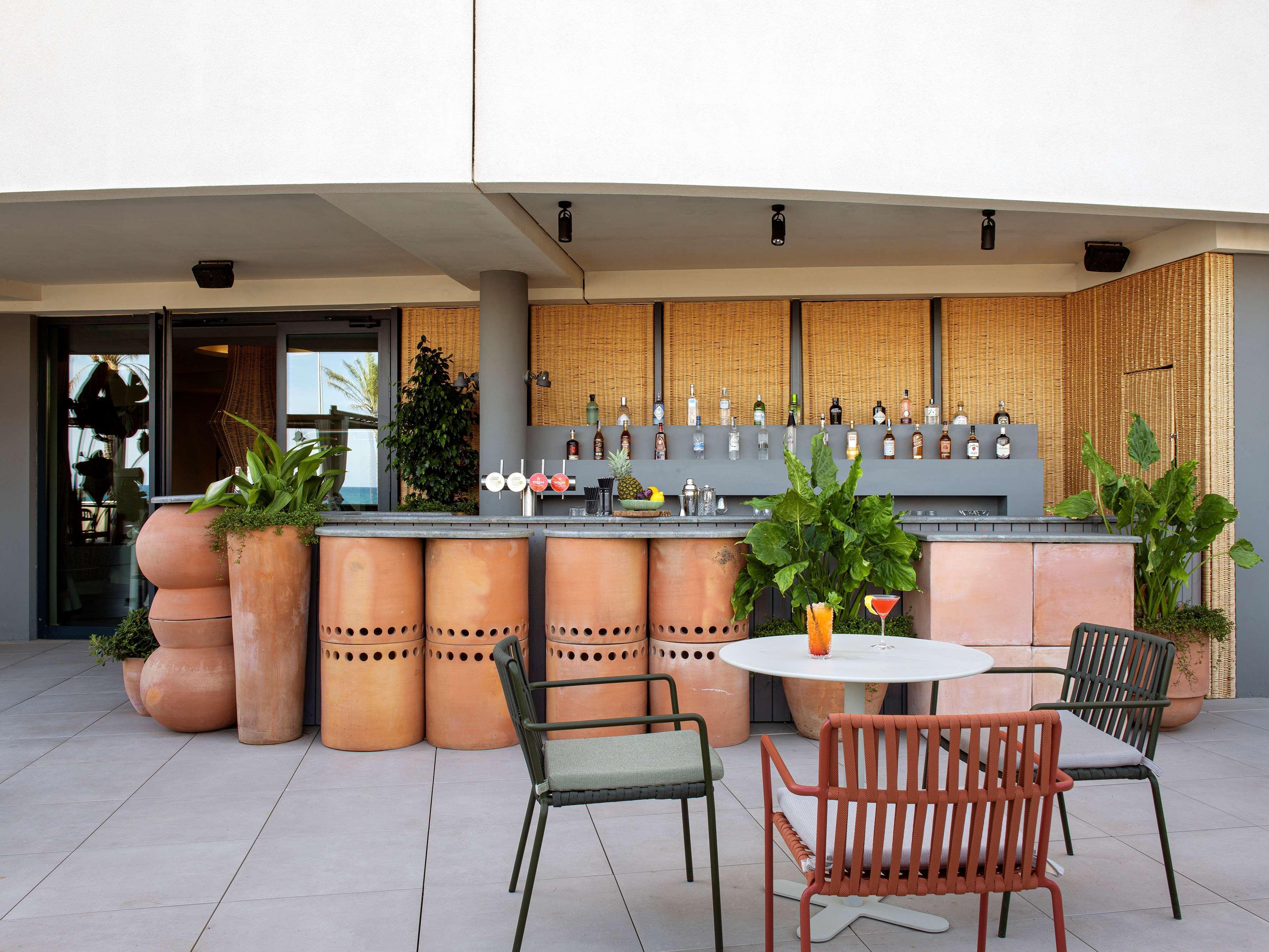 미 시체스 테르라마르 외부 사진 The rooftop bar at the hotel