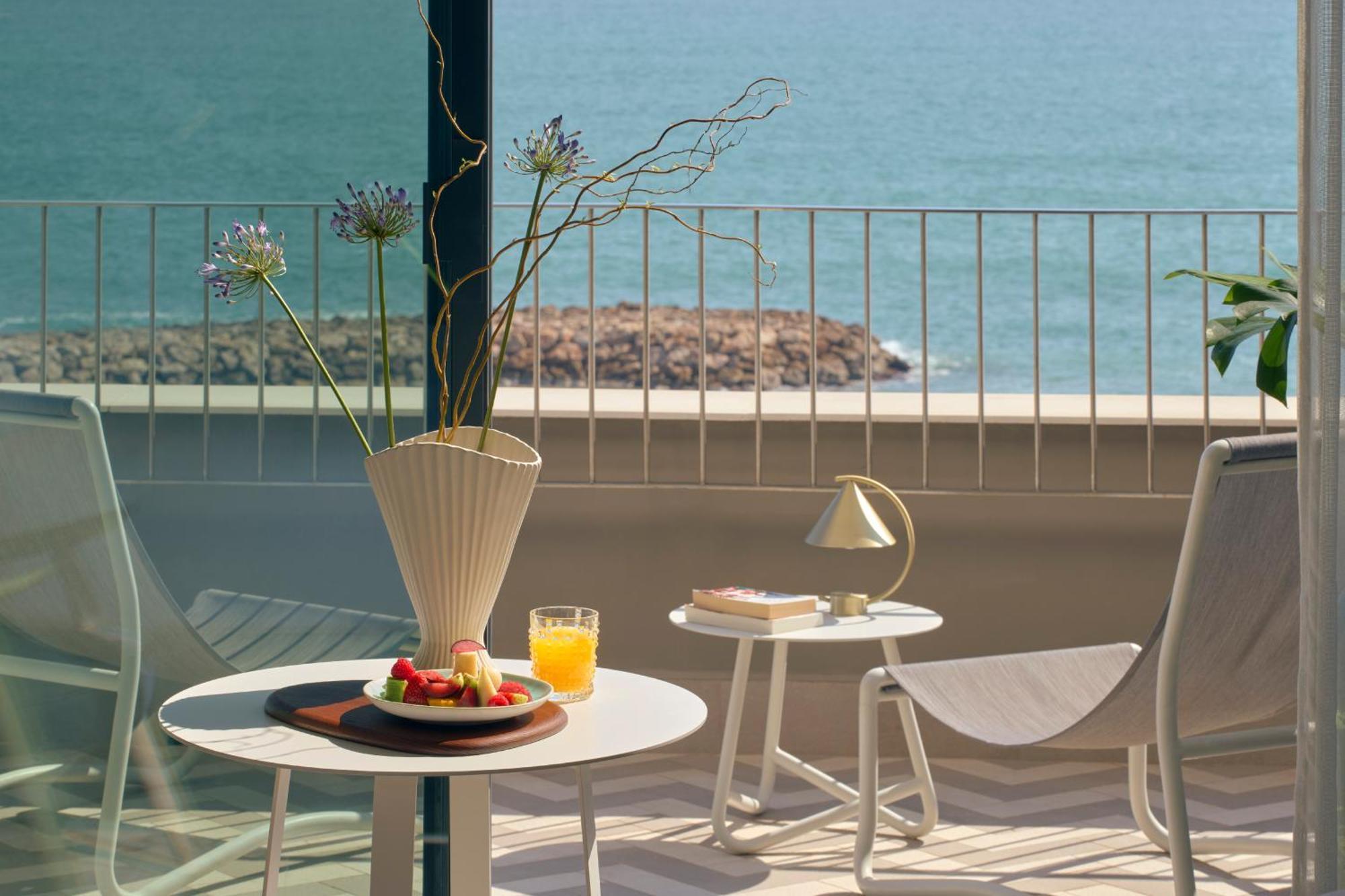 미 시체스 테르라마르 외부 사진 A balcony at the hotel