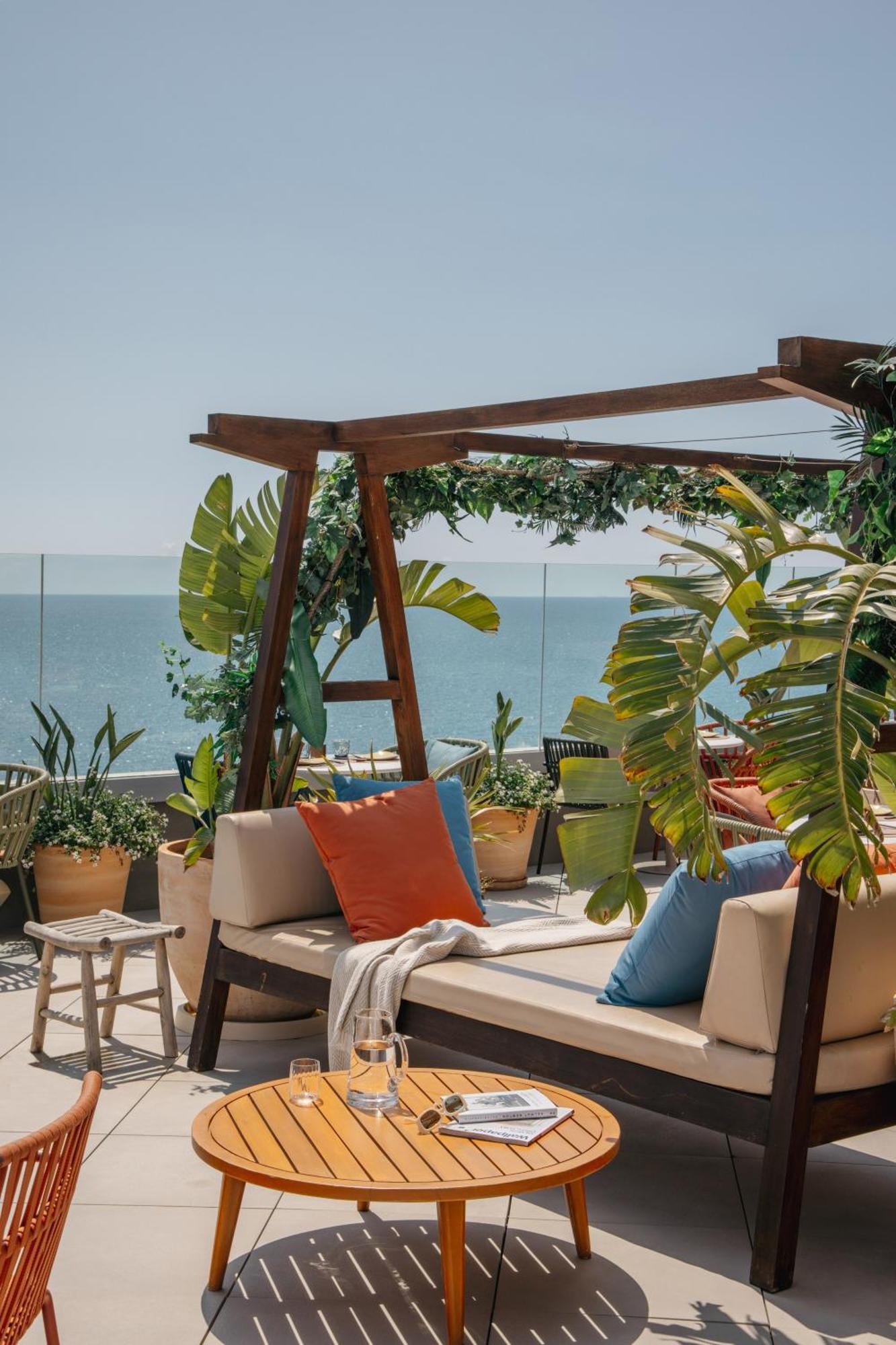 미 시체스 테르라마르 외부 사진 The rooftop terrace at the hotel